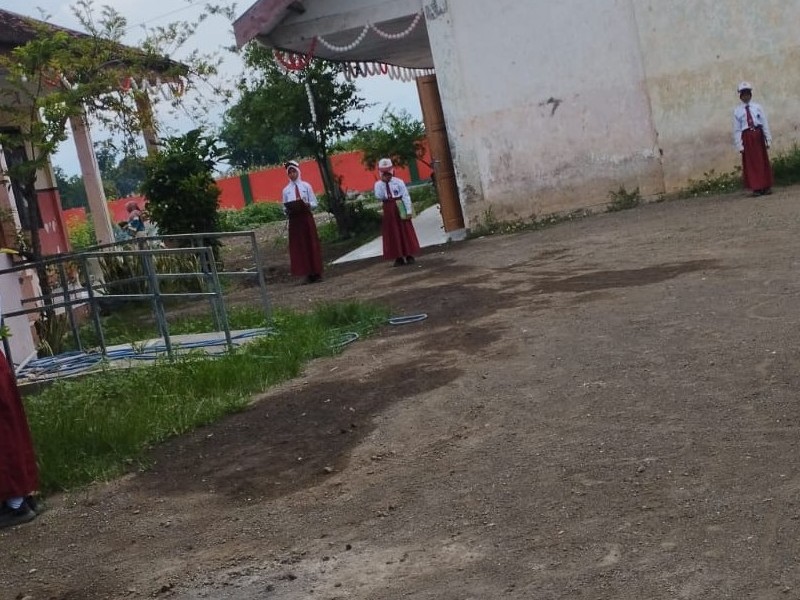 UPACARA BENDERA HARI PERTAMA MASUK SEKOLAH SETELAH LIBUR IDUL FITRI